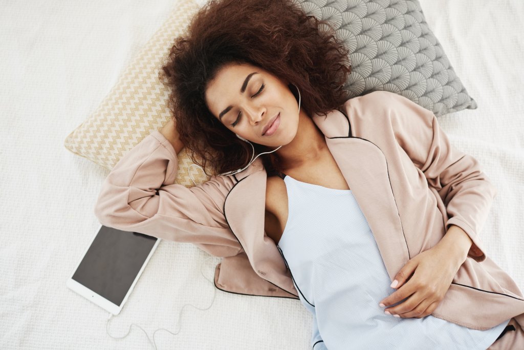 Ozlo, los auriculares para dormir mejor: silencio o ruidos suaves