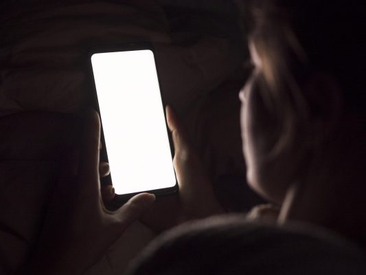 Luz de dispositivos electronicos antes de dormir Luz de dispositivos electronicos antes de dormir