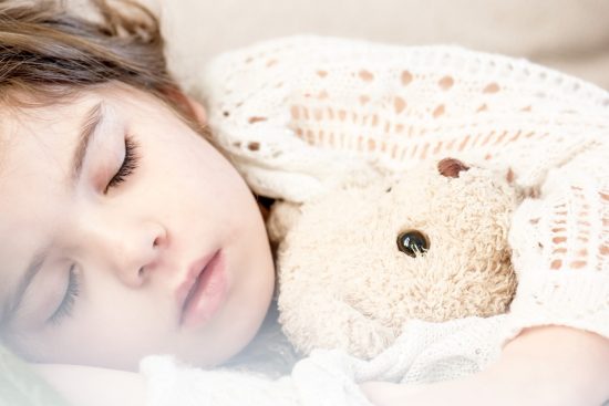 Niña durmiendo Niña durmiendo. Dominio público